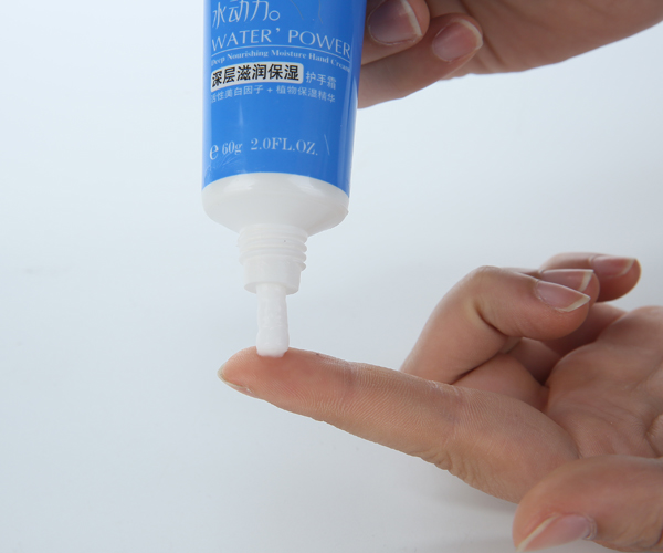 米蘭妮深層細(xì)潤(rùn)保濕護(hù)手霜.jpg