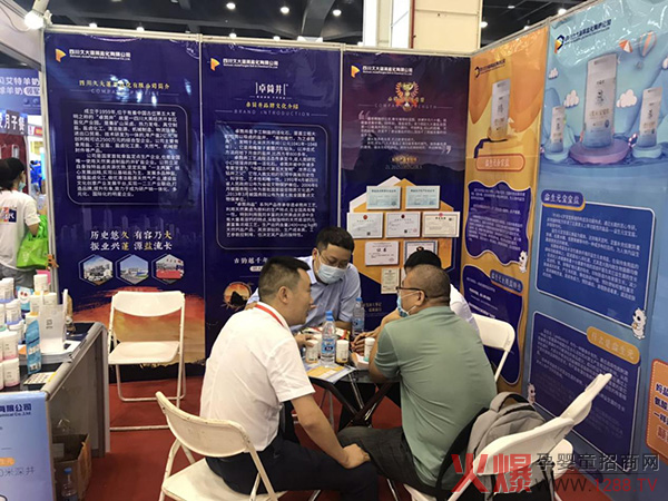 �v����׿Ͳ������Ԫ�}���ǽ��������R��ĸ���Ј�(ch��ng)ȫ�հף�����ʳƷ���L(f��ng)����