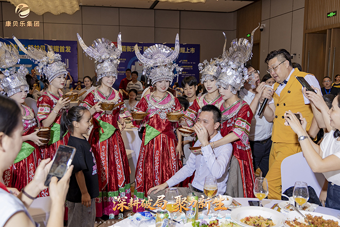 開(kāi)場(chǎng)舞1.jpg 開(kāi)場(chǎng)舞1.jpg