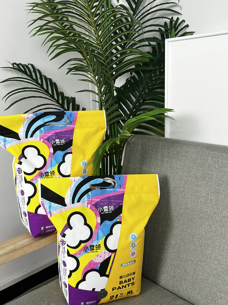 小童領(lǐng)嬰兒動樂褲.jpg 小童領(lǐng)嬰兒動樂褲.jpg