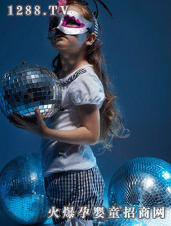 С�����2010����ϵ�����{(l��n)ɫ���\��