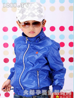 開(kāi)心寶貝藍(lán)色男童外套